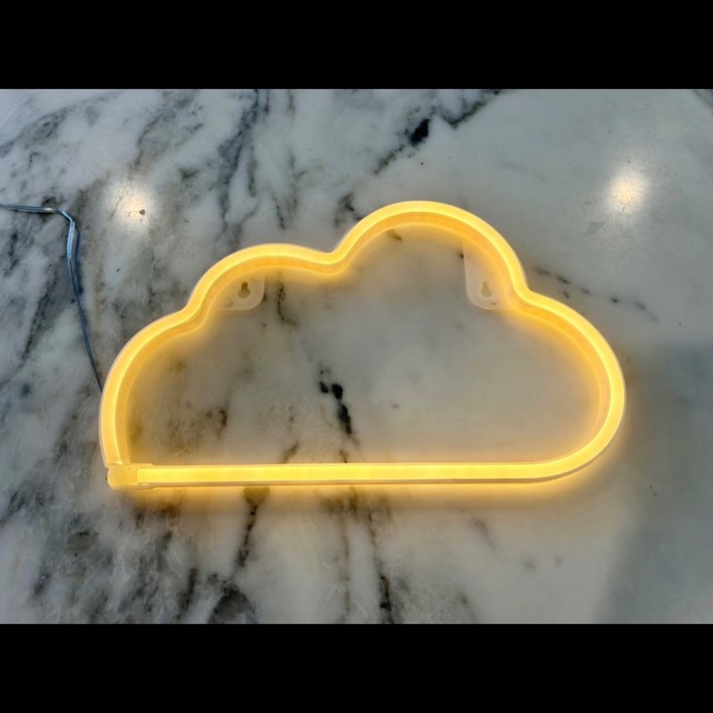 LIGHT UP CLOUD DECORATION